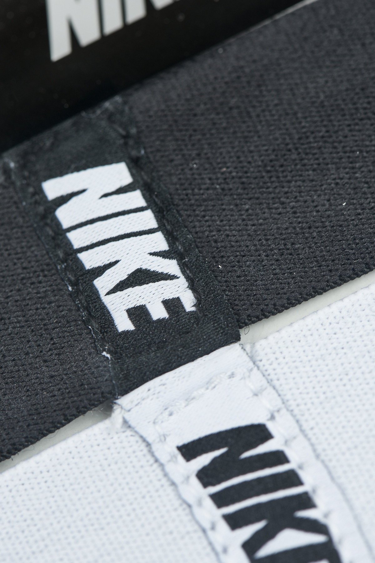 NIKE - HEADBANDS STRETCHY - BLACK WHITE