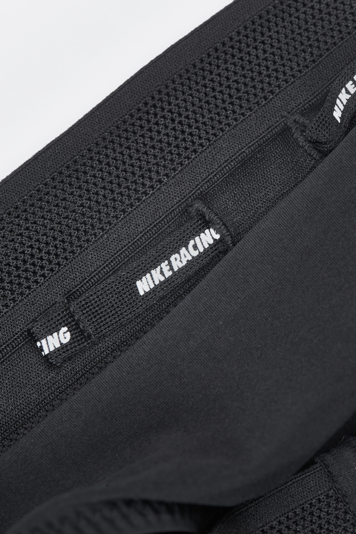 NIKE W - AEROSWIFT SHORTS - BLACK