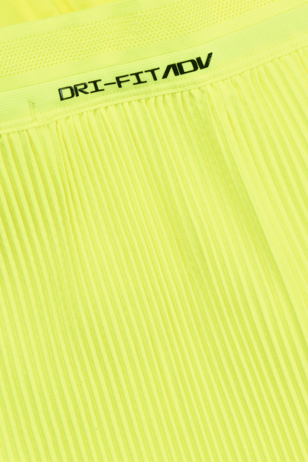 NIKE W - AEROSWIFT SHORTS - volt