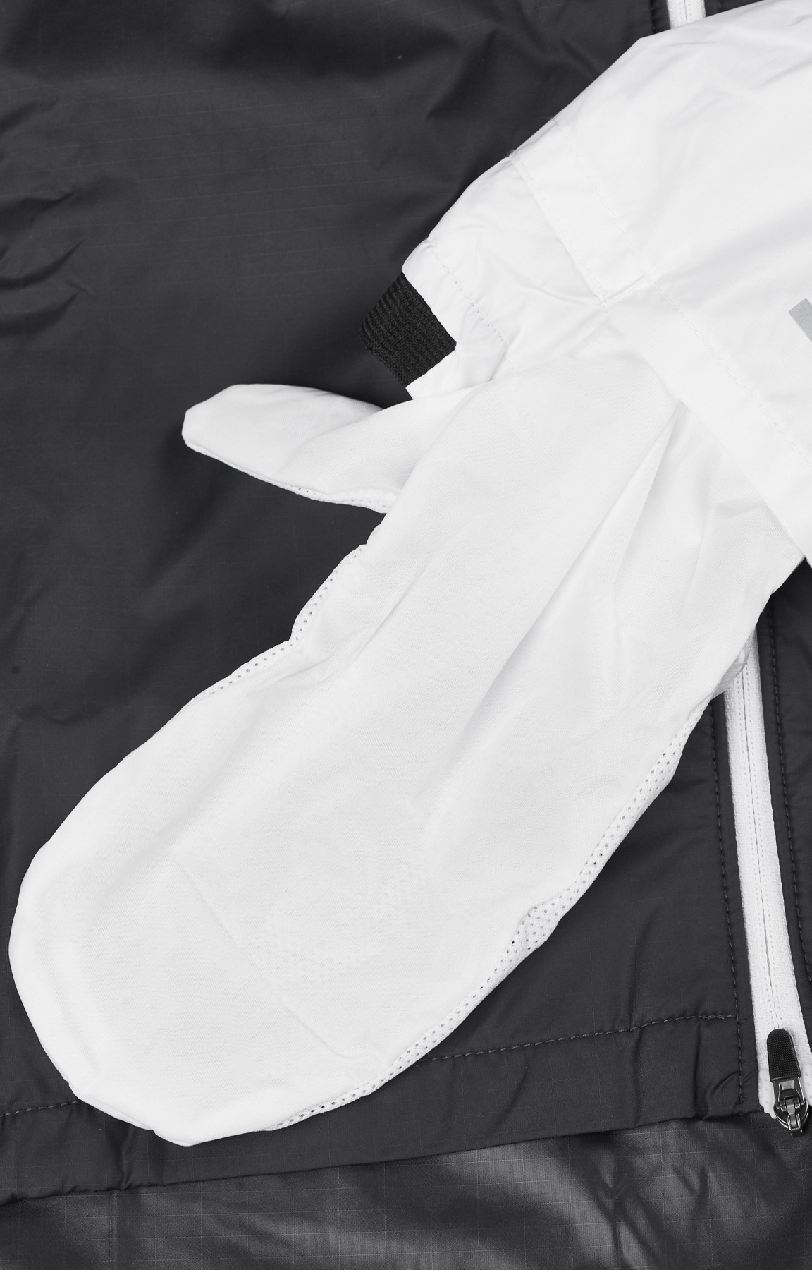 NIKE - WINDRUNNER JACKET - BLACK GREY WHITE