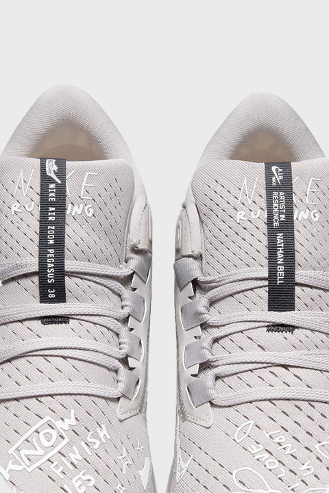 NIKE - AIR ZOOM PEGASUS 38 NB - COLLEGE GREY WHITE LIGHT