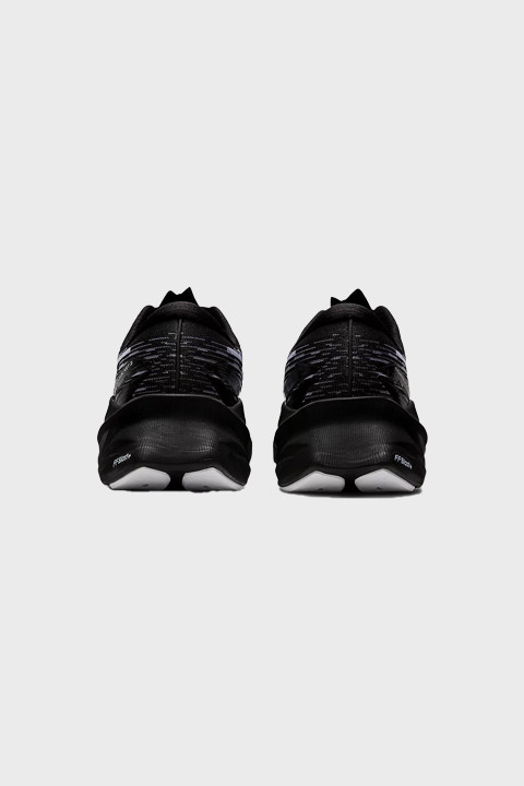 ASICS - NOVABLAST 3 - BLACK WHITE
