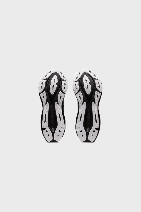ASICS - NOVABLAST 3 - BLACK WHITE