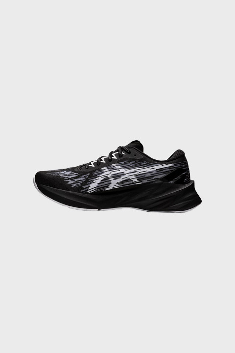 ASICS - NOVABLAST 3 - BLACK WHITE