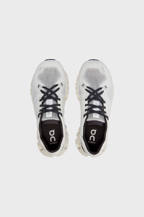 ON W - CLOUD X 3 - WHITE BLACK