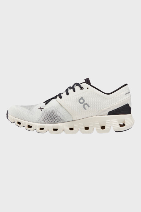 ON W - CLOUD X 3 - WHITE BLACK